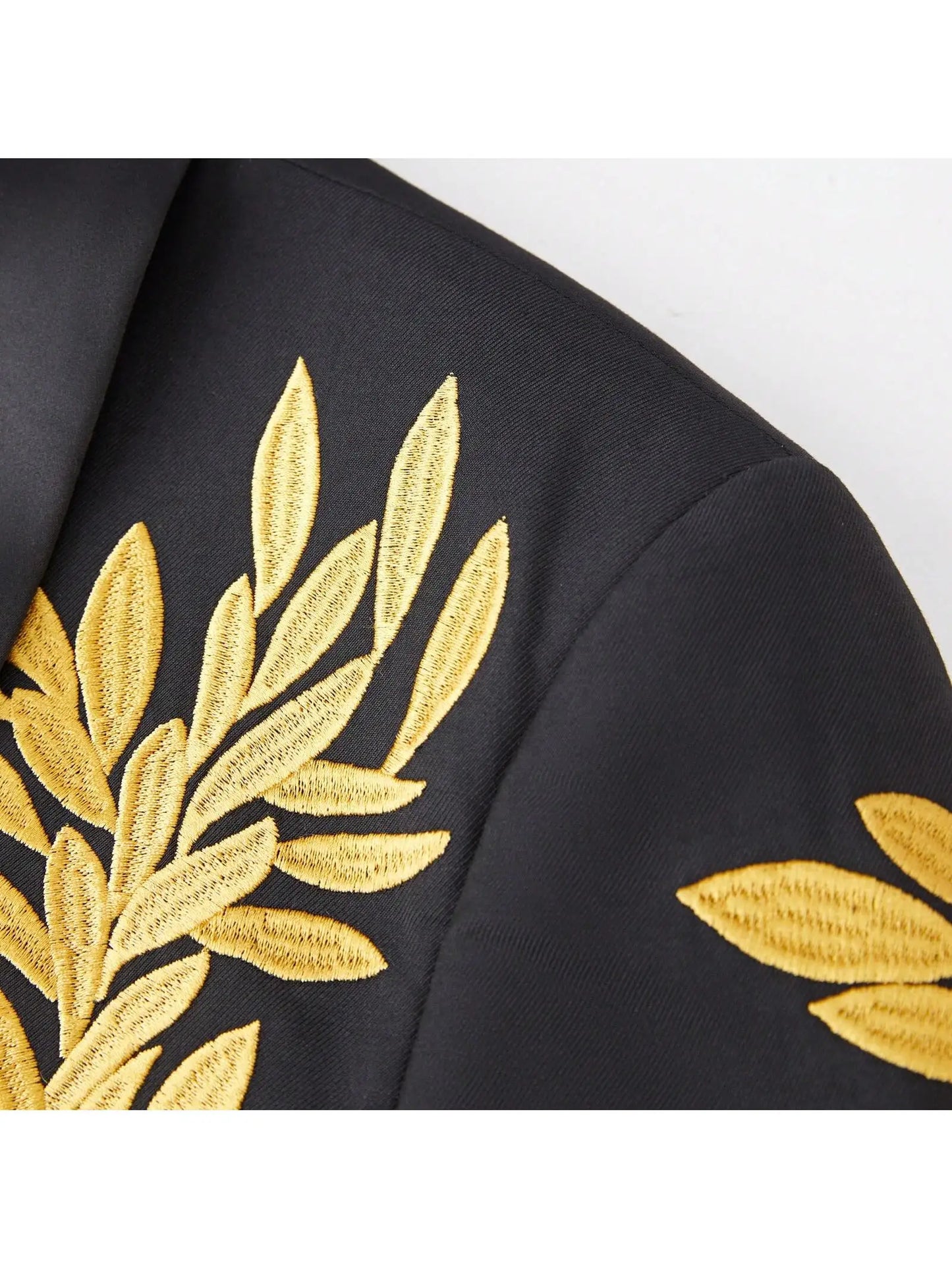 Men's floral embroidery slim-fitting single-button two-piece suit.